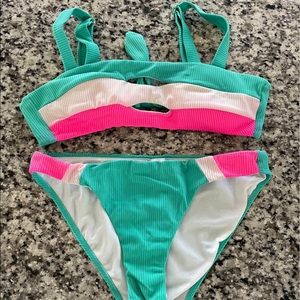 Women’s size 3-5 two piece bathing suit